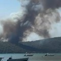 Požar na Sitoniji: Srpski turisti pozvani na hitnu evakuaciju (video, foto)