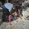 U Gazi ubijena trudnica, beba čudom preživela! Najmanje 34 Palestinca stradala u najnovijim izraelskim napadima širom enklave…