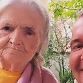 Posle teških dana, sreća u domu milana miloševića: Voditelj sa majkom zajedno u bajkovitoj bašti, a ona u roze bademantilu…