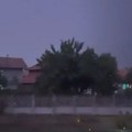 Snimao oluju nad Smederevom, a onda ga je silovit grom "izuo iz cipela": Čuje se vrisak