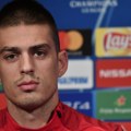 Poznata voditeljka morala je da napusti zemlju Majku Vujadina Savića, gledali smo na malim ekranima, a nismo znali da je to ona…