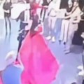 Ogroman luster pao na mladu Jezive scene tokom svadbenog veselja u Adani, svatovi u panici! (video)