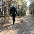Kopao po šumi pa pretrnupo od straha: Ovo su predmeti zbog kojih je odmah pozvao policiju