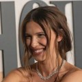Mili Bobi Braun zablistala u glamuroznoj haljini na premijeri novog filma: Podršku joj pružili suprug i kolega iz serije…