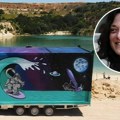 "Živim u prikolici i ne plaćam račune": Novosađanka napustila grad i živi život koji bi zabezeknuo naše roditelje
