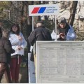 CRTA objavila: Spisak sa kapilarnim glasovima za SNS na šalteru dečje klinike u Nišu. Sakuplja ih dr Milan Lazarević