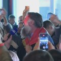 (VIDEO) Profesor Čupić zapevao sa studentima ispred štaba: "Hajde grade, svi uz naše mlade"
