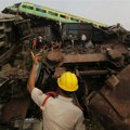 Najmanje 280 ljudi stradalo u sudaru vozova u Indiji, 900 povređeno
