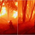 Hrabrost grčkog vatrogasca oduševila svet Pogledajte njegovu nadljudsku borbu sa požarom na Rodosu (video)