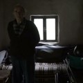 Deda Đurđe se vratio iz bolnice a kući ga sačekalo neprijatno iznenađenje: Jedna sijalica mu napravila problem, sad živi…