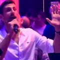 Novak pravi šou u Sofiji: Srbin uzeo mikrofon u klubu i zapevao poznati hit! (video)