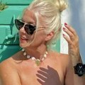 Au, kako izgleda bivša žena Jovana Memedovića! Zanosna plavuša poseduje imanje sa kućom iz snova: Evo kako izgleda raj na…