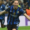 Vlahović i Čalhanoglu i titula ti je završena?!