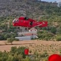 (Video) Brat i sestra mašu srcem srpskom helikopteru u Crnoj Gori: Dečak skače i tapše od sreće, komentari se nižu: "Ova scena…