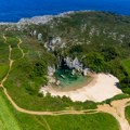 Da li ste čuli za plažu bez mora? Voda do nje dolazi na čudesan način! Ostaviće vas bez daha