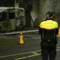 Демонстранти на коњима и са запрегама, запаљена возила и окршаји са полицијом: Шта се дешава у Даблину?