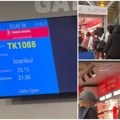 Pogledajte kako su crnogorci deportovali Turke Na aerodromu u dugačkim redovima čekaju muškarci i zabrađene ženske osobe da ih…