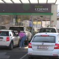 Austrijanci masovno toče jeftinije gorivo u Sloveniji
