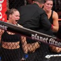 Brutalan povratak MMA kraljice: Ronda Rouzi posle 15 sekundi savladala Đinu Karano