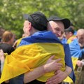 Jeza, šok i suze radosnice: Legendarni branioci Mariupolja se vratili kući, ove fotografije ukrajinskih heroja govore više od…