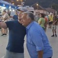 "On je čovek legenda": Orban ponovo oduševio Srbe, šeta Dragačevom i fotografiše se sa posetiocima