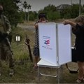 Počelo rusko glasanje u Donjecku: Izborne zvaničnike i birače tokom procesa prate naoružani vojnici (video, foto)