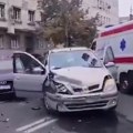 Automobili uništeni, lekari ukazuju pomoć Stravična nesreća u Beogradu (VIDEO)