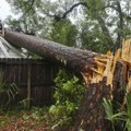 Невреме опустошило Флориду: Најмање једна особа погинула у олуји, проглашена ванредна ситуација