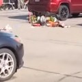 Izbola dete (3) pred majkom: Žena ubila dečaka na parkingu ispred prodavnice (video)