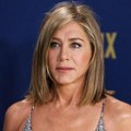 Slavna Dženifer Aniston oglasila se povodom godišnjice smrti glumca Metjua Perija: Objavila fotografiju koja je fanove dovela…