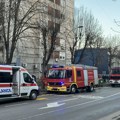 Gore stanovi u višespratnici u centru Čačka: Na terenu dva vatrogasna vozila i ekipe hitne pomoći