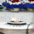 Parižani u šoku: Oskrnavio večnu vatru da upali cigaretu