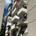 Žena usred Beograda upala mužu i ljubavnici u stan – komšije sve gledale, snimak kruži Instagramom (video)
