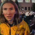 “Жандарм једну девојку почупао, другу ударио песницом, па насрнуо на младиће”: Претучени студент Вукашин сведочи о бруталном…