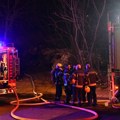Žena je ložila vatru, pa komšiji zapalila stan. Veliki požar u zgradi u Majdanpeku, 20 ljudi završilo u bolnici