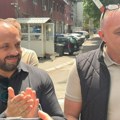 (Video) Privedeni pa pušteni Srbi čelnici grada: Inspekcija pokušala da ukloni znak "Volim Mitrovicu"