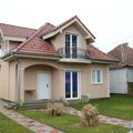(Foto) Luksuz u srpskom selu: Ovako izgleda raskošna oaza Duška Tošića u Orlovatu, trošnu kuću pretvorio u vilu sa bazenom…