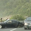 (Video) Automobil ostao bez točkova, totalno ulubljen! Haos na putu ka Zlatiboru: Stvaraju se velike gužve