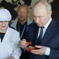 Putin jeo kavijar na Kurilskim ostrvima i naljutio Japance: 'Vređa nam osećanja'