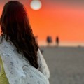 U tanga kupaćem napravila haos na plaži: Glumica (35) zategnuta kao praćka, a ovu namirnicu ne jede godinama: "Ne prija mi"