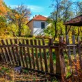 Našem pevaču brat srušio rodnu kuću! Komšija otkrio šta se danas nalazi na mestu njegovog doma, tamo skoro i ne dolazi