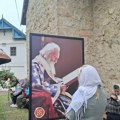 (Foto) Reka ljudi u manastiru gde se zamonašio patrijarh Pavle: Ovu poruku na Krstovdan svi moramo da čujemo