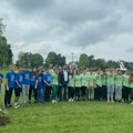 Osmaci OŠ "Jovan Popović" zasadili dva stabla za buduće učenike