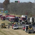 Teška saobraćajna nesreća: Poginule tri osobe, povređeno 15 na auto-putu