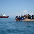 Spasene desetine muslimanskih izbeglica Rohindža sa prevrnutog čamca kod obala Indonezije
