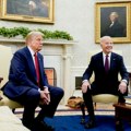 Biden i Trump Amerikancima poslali vrlo različite božićne poruke