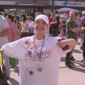Teodora u Požarevac došla u majici koju je njen pokojni tata nosio na protestu u istom gradu 2000.