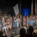 Gusarska avantura pored mora: Premijera "Ostrva sa blagom" Kokana Mladenovića očarala publiku u Budvi: Glavna glumica bila…