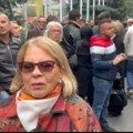 "Kao da mi je neko najrođeniji otišao" Šemsa Suljaković izbegava javna pojavljivanja, ali je na komemoraciju Halidu Bešliću…