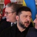 Makron smrknut, Zelenski gleda u pod, a Merc... Svi bruje o izrazima lica na sastanku veka u Londonu: Odjekivale jake poruke…